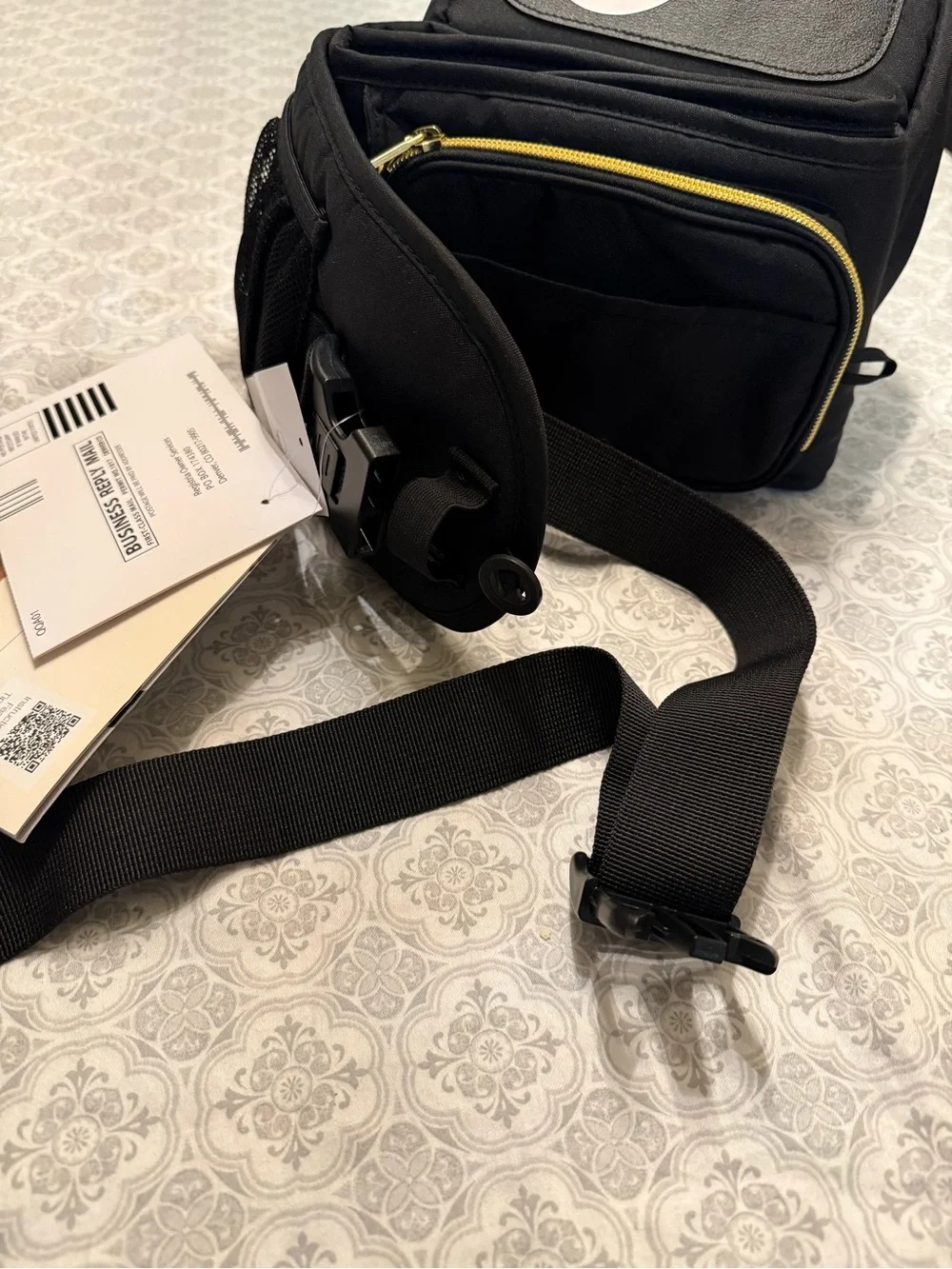 The Tushbaby™ Hip Carrier Black/Gold